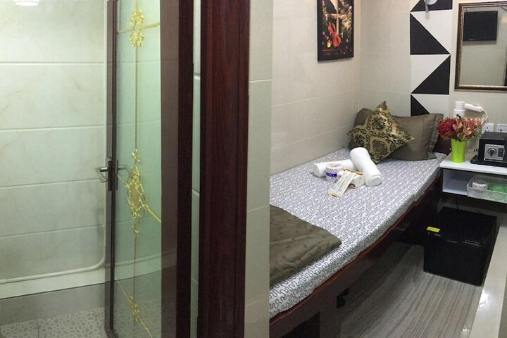 Room 33 of 48