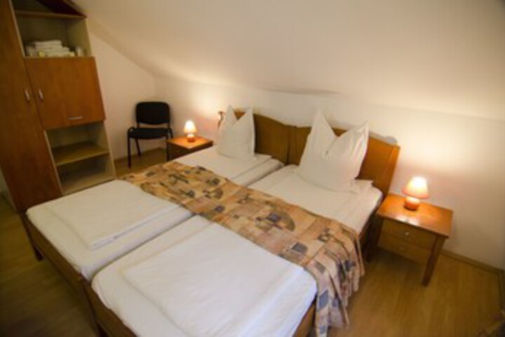 Room 25 of 47