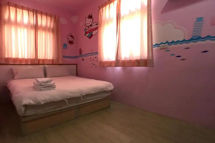 Room 7 of 12