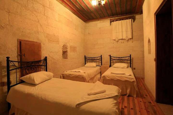Room 4 of 10