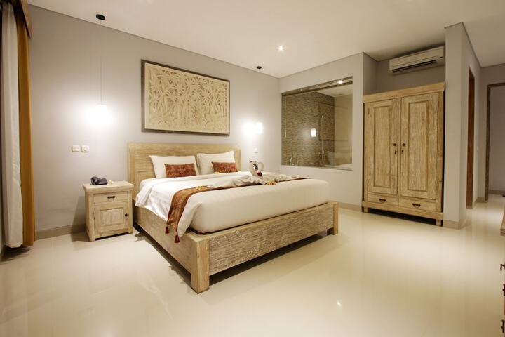 Room 10 of 28