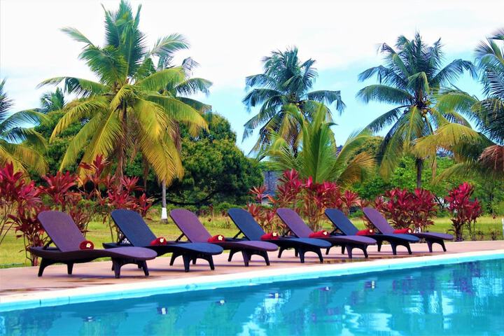 Hotel Pool