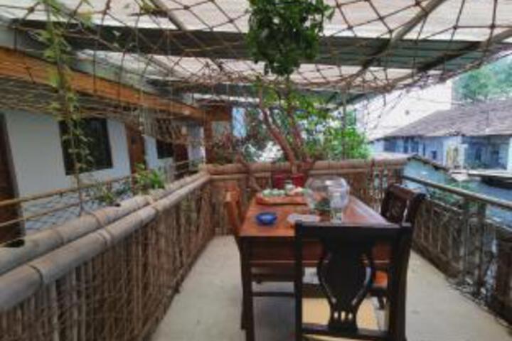 Guyan Huaxiang Riverside Homestay