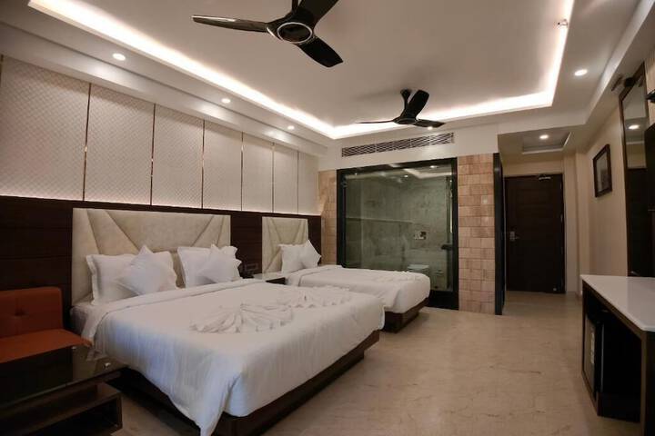 Room 10 of 17