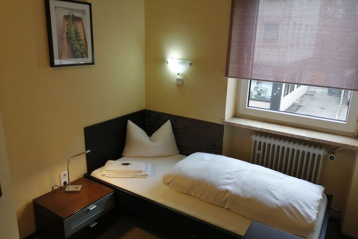 Room 11 of 25
