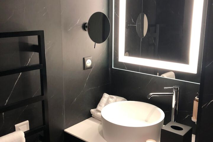 Room 44 of 117