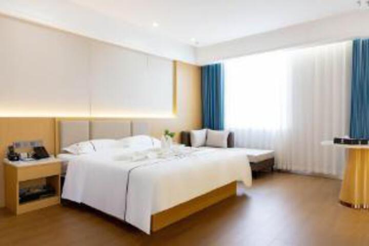 Room 8 of 8