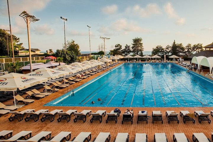 Pool 52 of 69