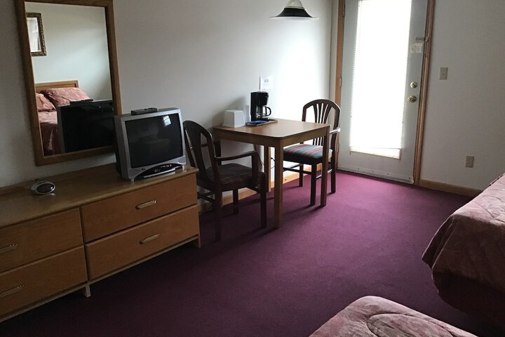 Room 4 of 9