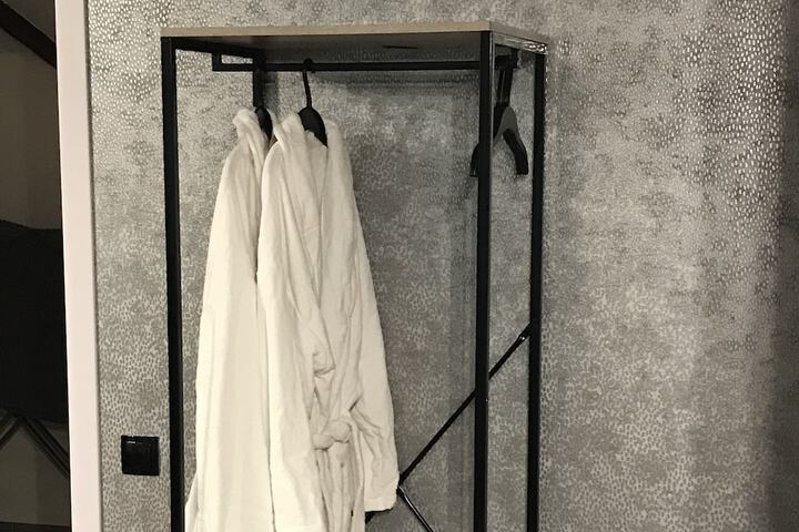 Room 12 of 32