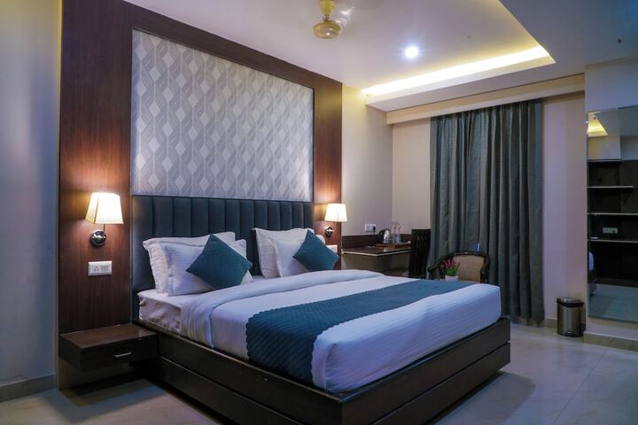 Room 9 of 28