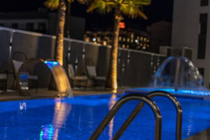 Pool 32 of 40
