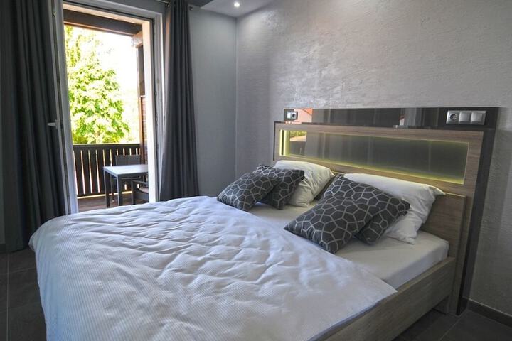 Room 2 of 52