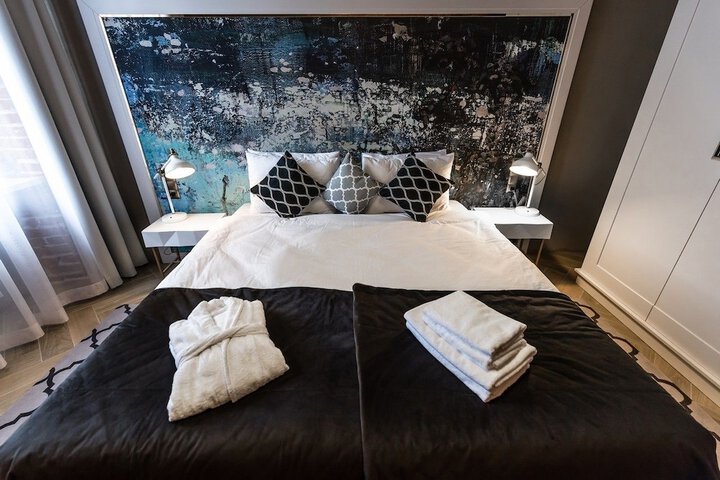 Room 6 of 40
