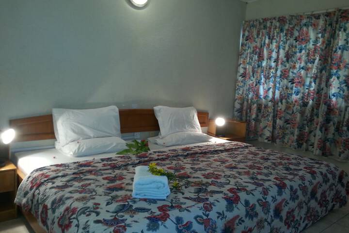 Room 4 of 27
