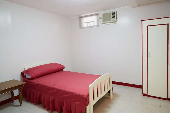 Room 12 of 38