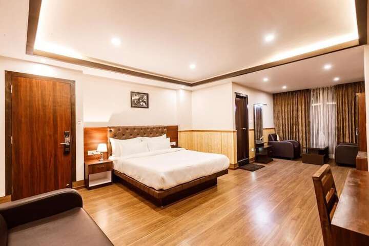 Room 27 of 47