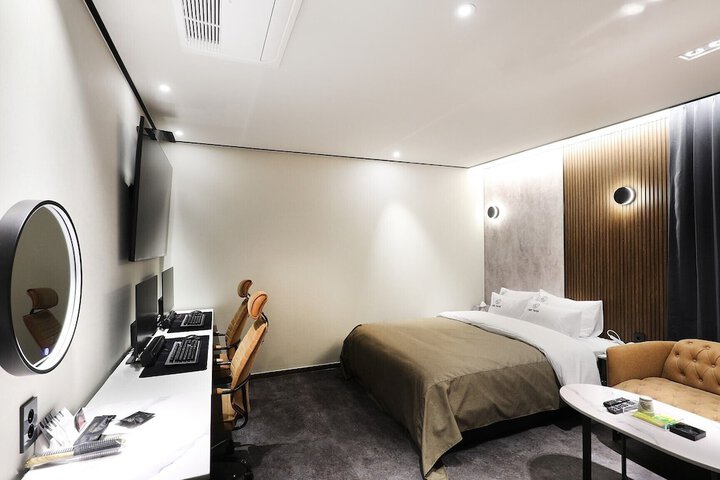 Room 13 of 74