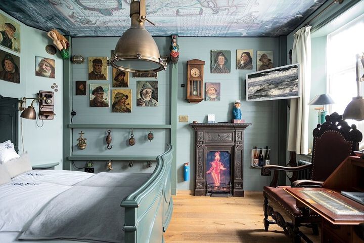 Room 24 of 68