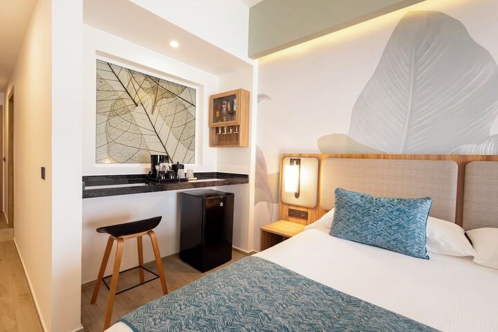 Room 33 of 223