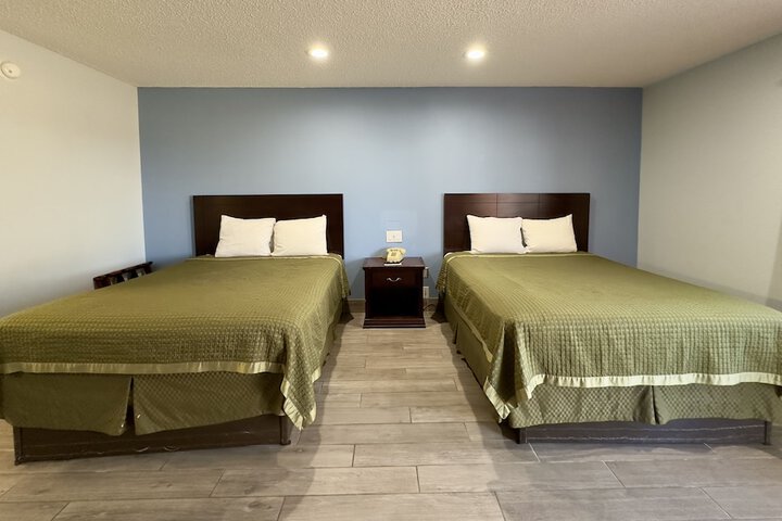 1 King Bed (5 of 12)