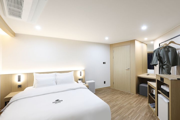 Room 12 of 74