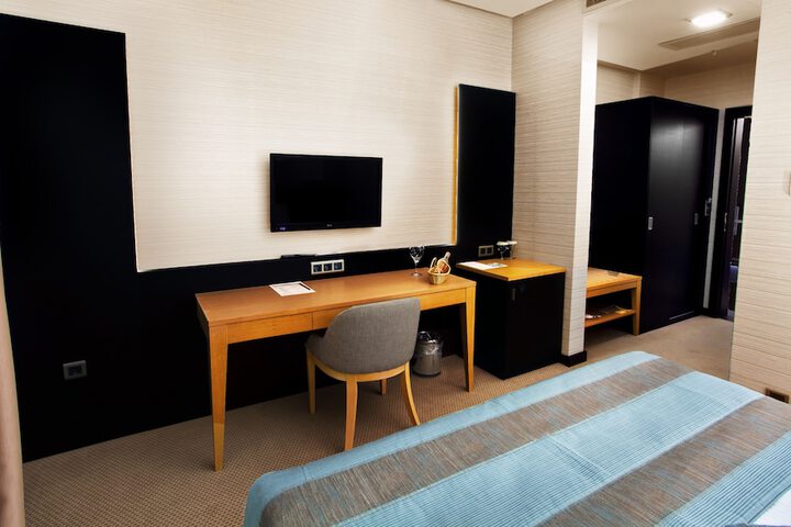 Room 3 of 33