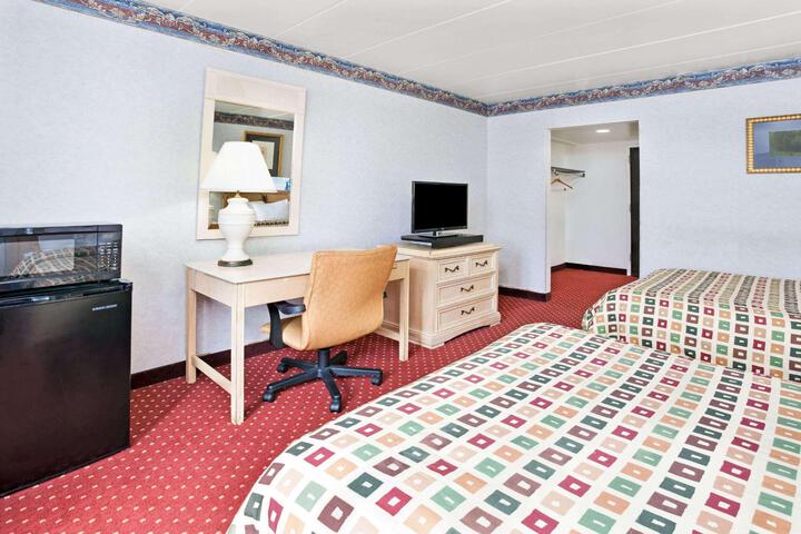 1 King Bed (4 of 12)
