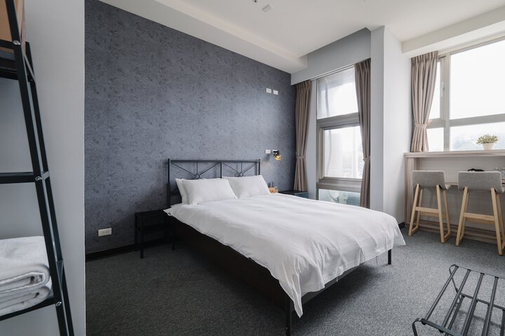 Room 2 of 110