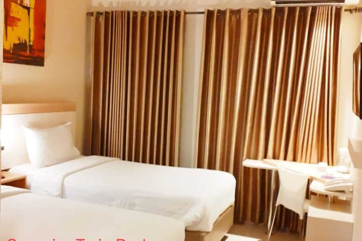 Room 8 of 42