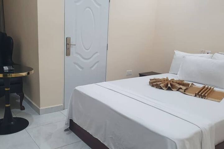 Room 12 of 21