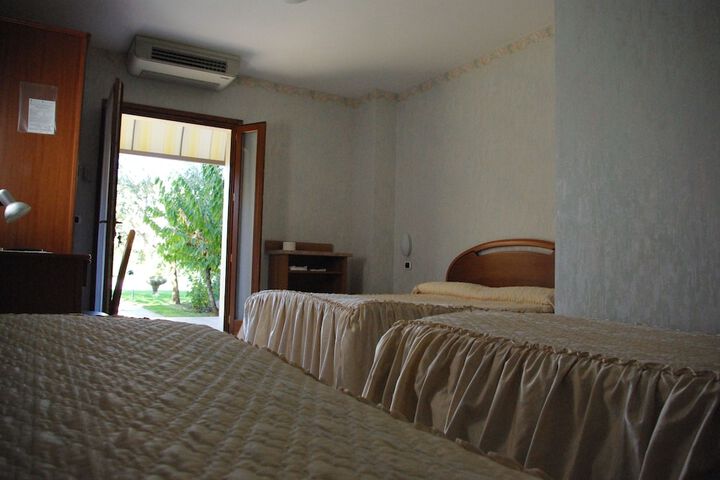 Room 6 of 40