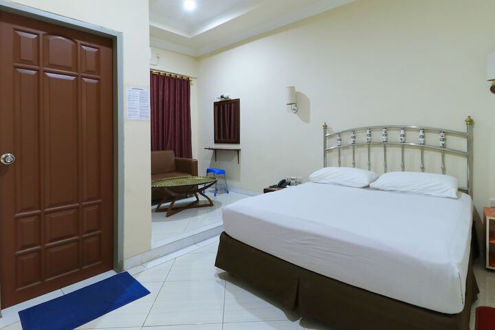 Room 12 of 32