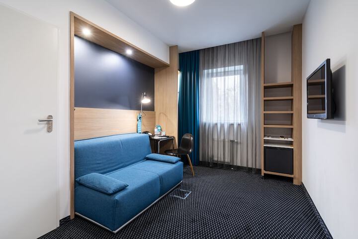 Room 9 of 63