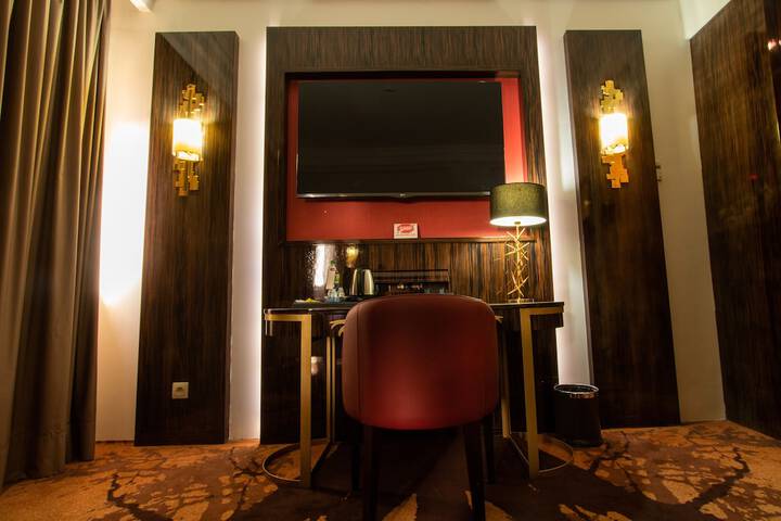 Lounge 41 of 50