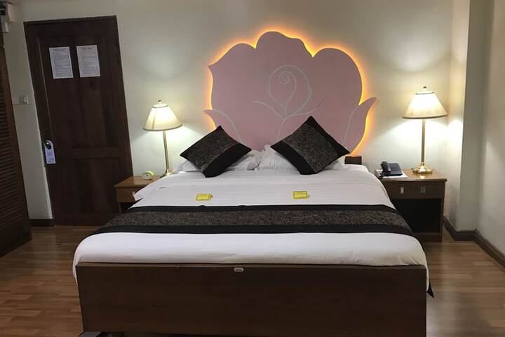 Room 9 of 38
