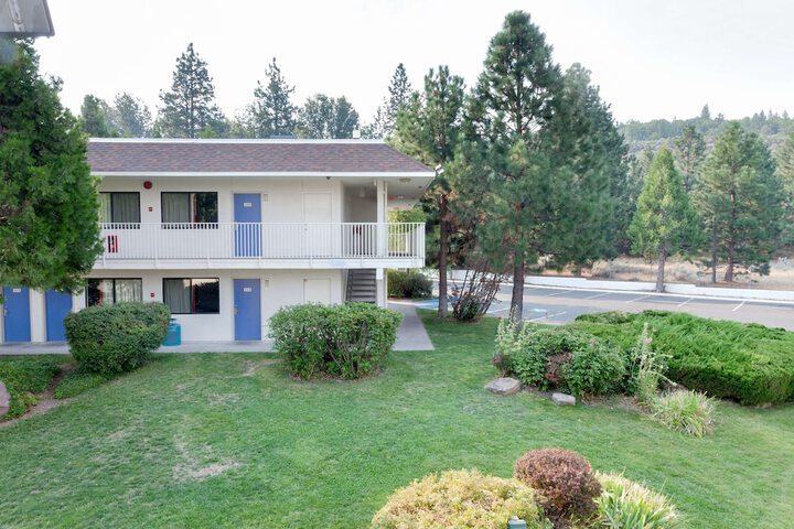 Hotel Exterior 32 of 35