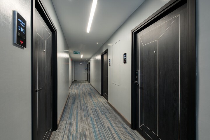 Ballroom/Hall 48 of 69