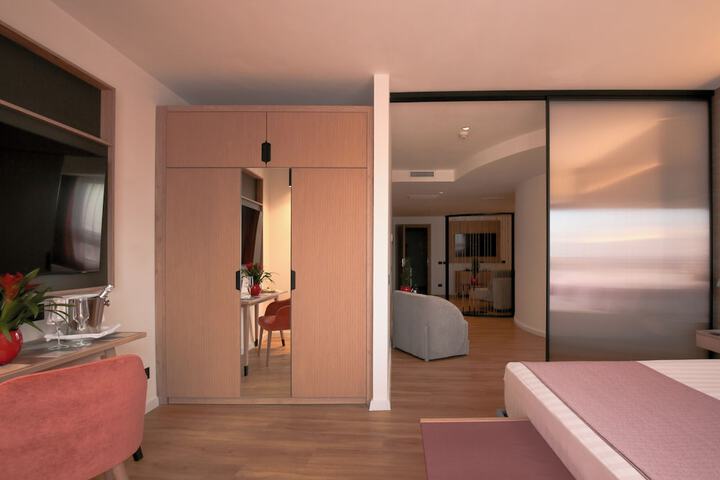 Room 51 of 146