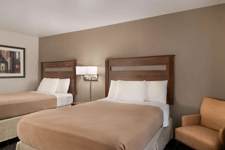 2 Double Beds Accessible (8 of 8)