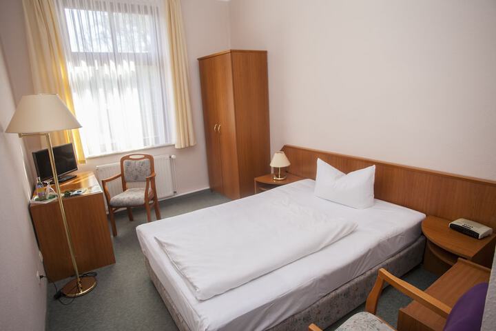 Room 14 of 36