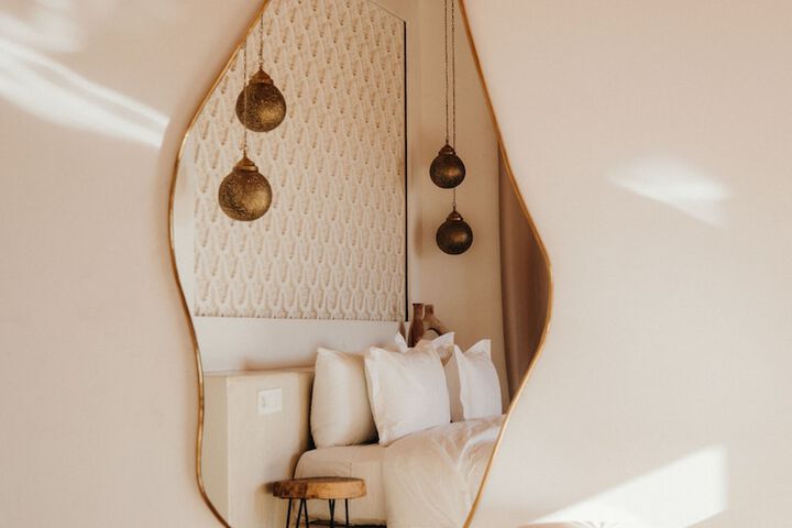 Room 6 of 16