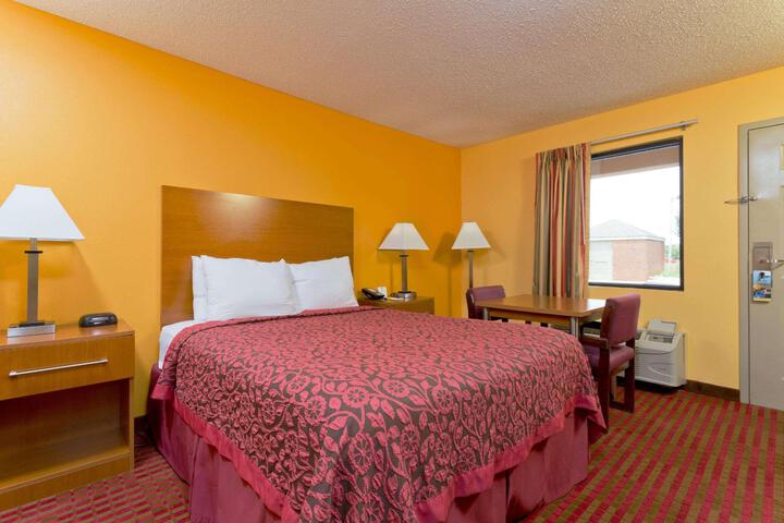 1 King Bed (5 of 22)