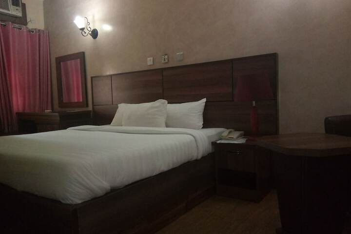 Room 11 of 22