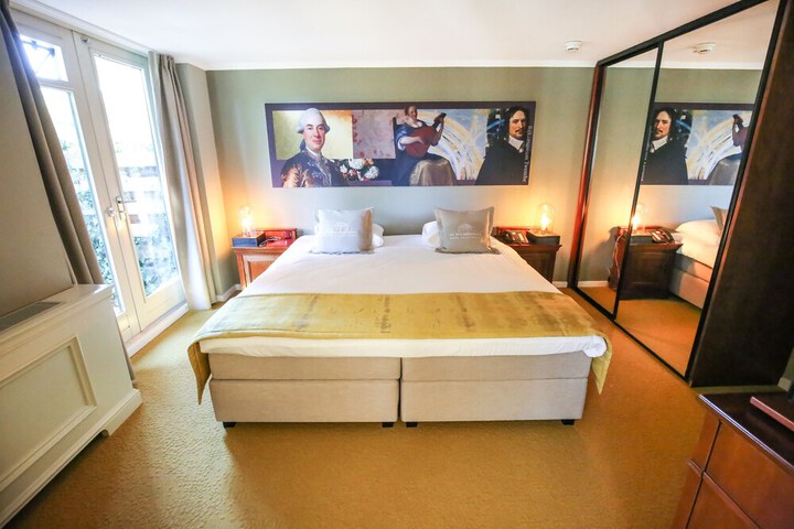 Room 7 of 37