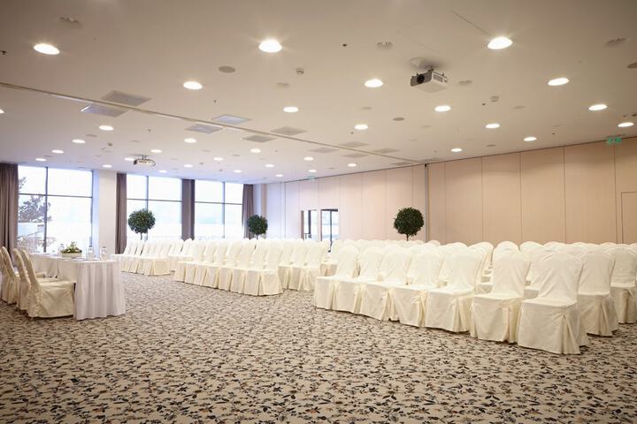 Business Center 56 of 60