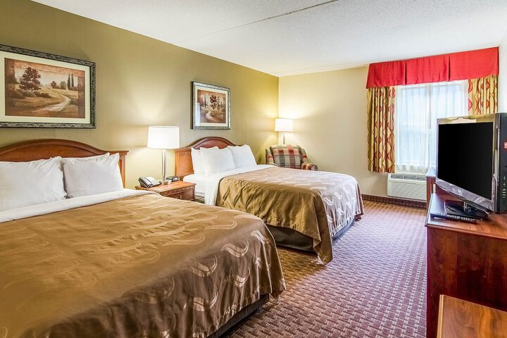 2 Queen Beds Accessible (3 of 10)