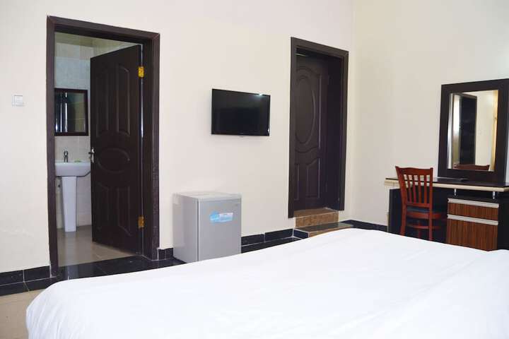 Room 14 of 28