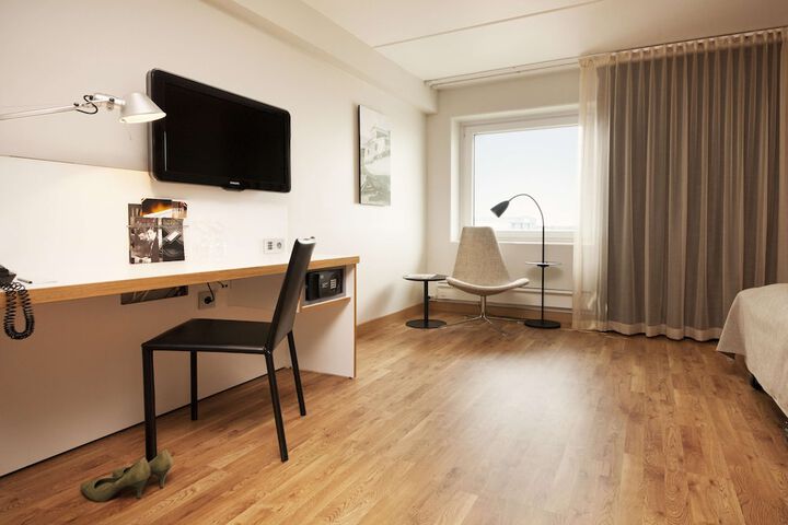 Room 10 of 26