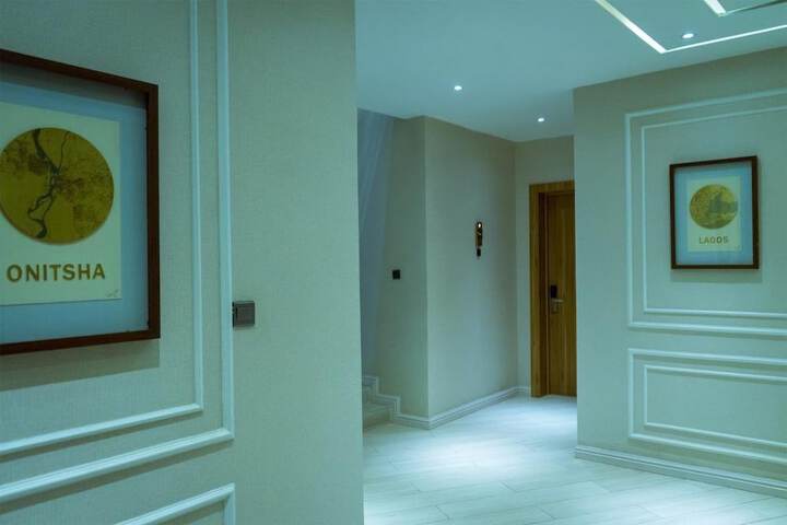 Ballroom/Hall 32 of 36